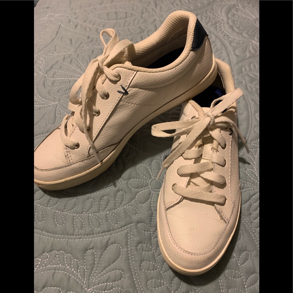 Almost like new White, Dr Scholl’s memory foam tennis shoes.